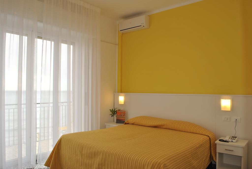 לאיגואליה Hotel Bristol מראה חיצוני תמונה