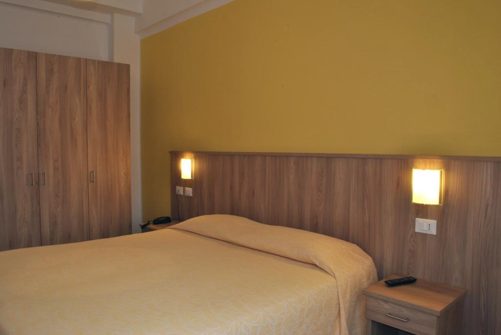 לאיגואליה Hotel Bristol חדר תמונה
