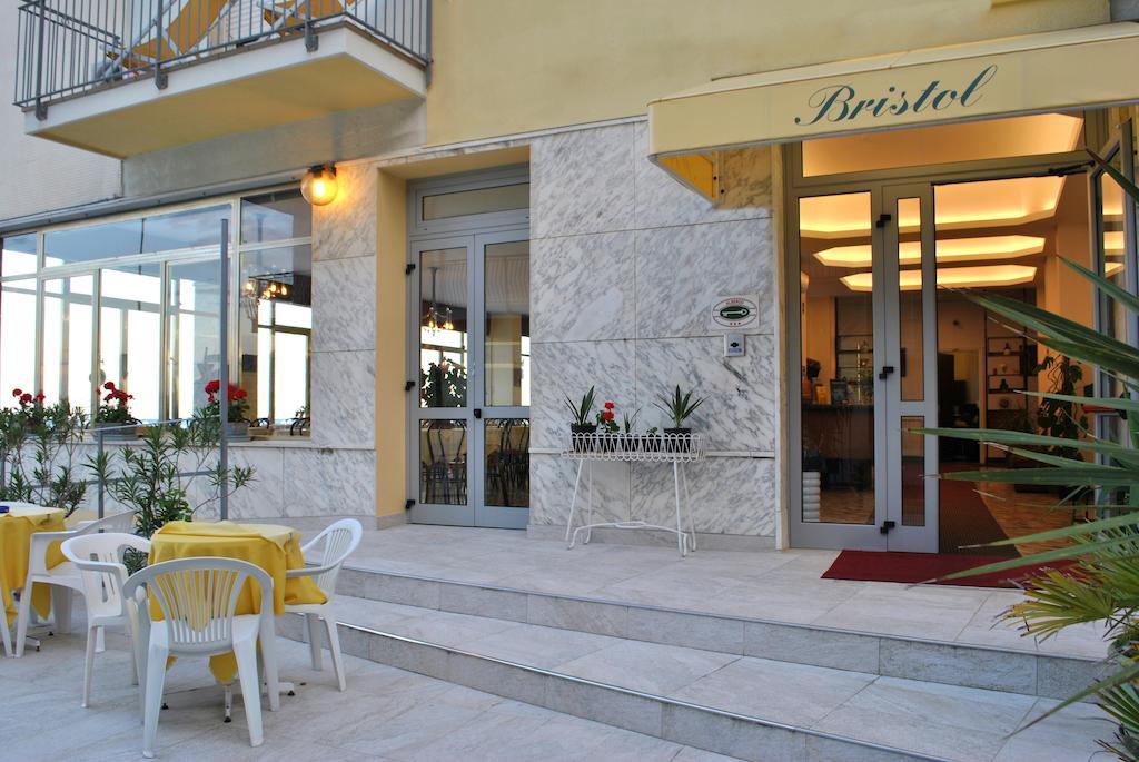 לאיגואליה Hotel Bristol מראה חיצוני תמונה