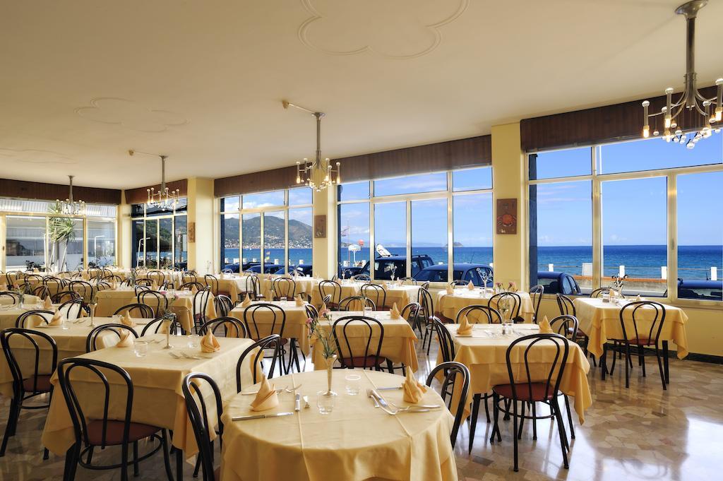 לאיגואליה Hotel Bristol מראה חיצוני תמונה