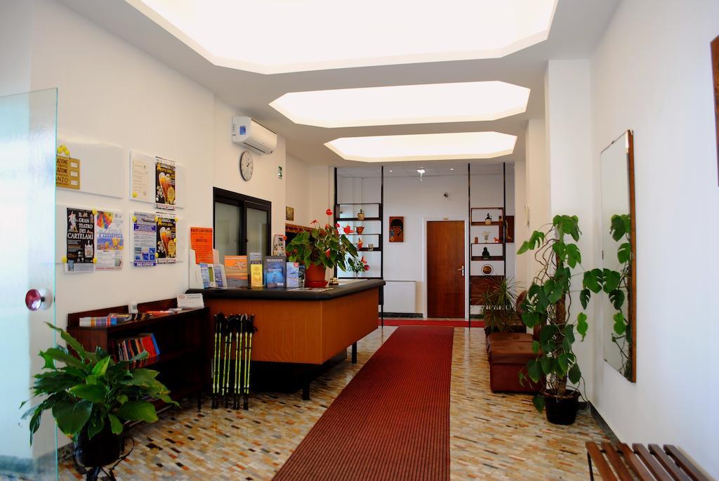 לאיגואליה Hotel Bristol מראה חיצוני תמונה