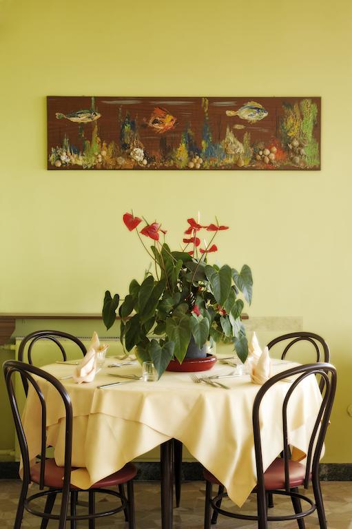 לאיגואליה Hotel Bristol מראה חיצוני תמונה