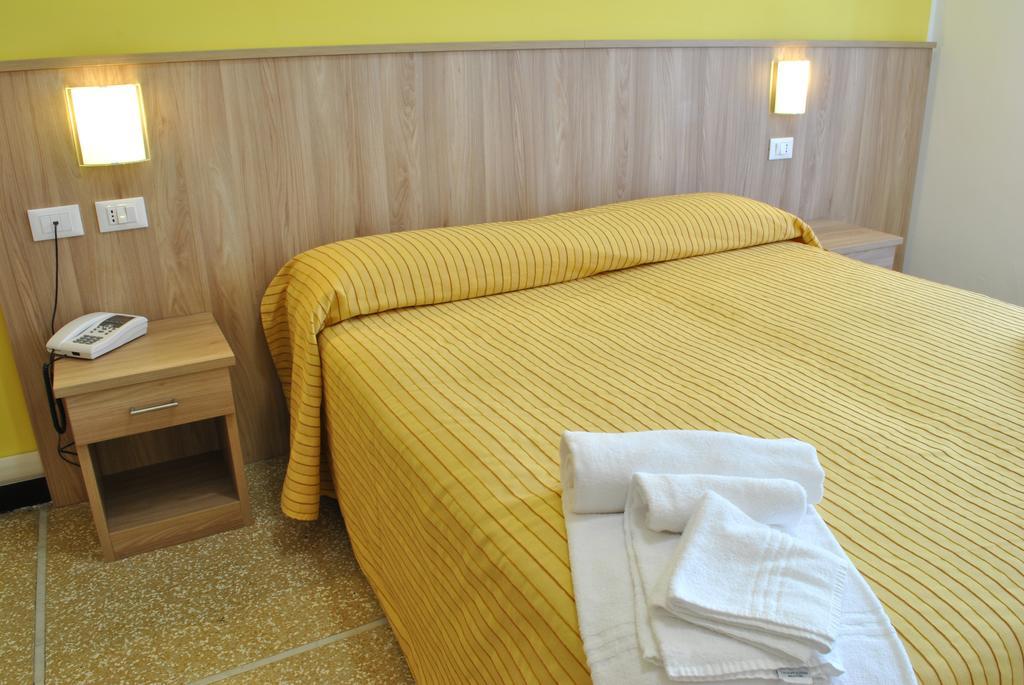 לאיגואליה Hotel Bristol מראה חיצוני תמונה