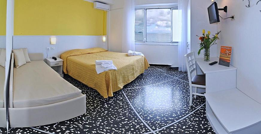 לאיגואליה Hotel Bristol מראה חיצוני תמונה